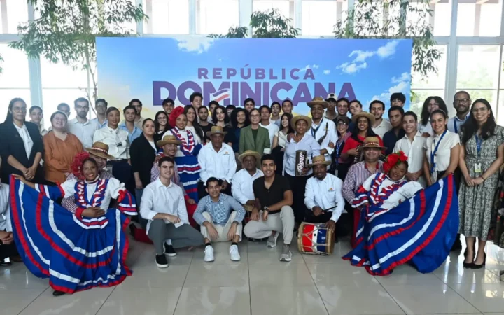 Ministerio de Turismo recibe por primera vez a 33 estudiantes de Business Analytics de Barna Management School