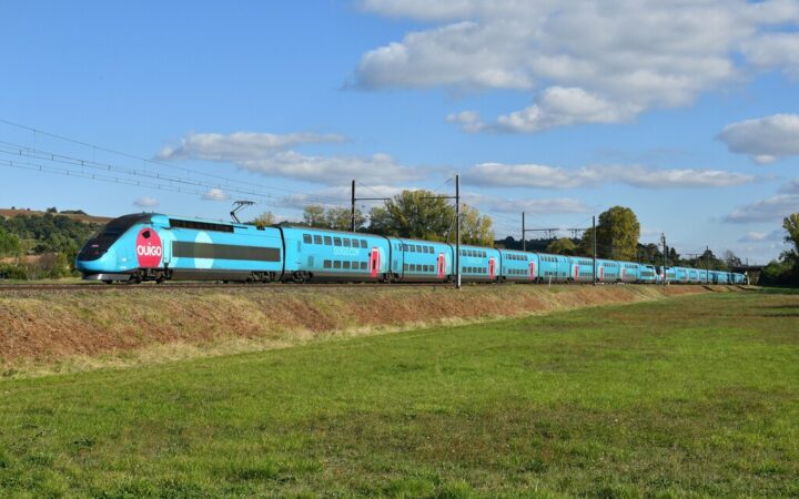 «No tiene sentido un taller para 16 trenes. Somos los pequeños»: Ouigo reaviva la batalla con Renfe y rechaza nuevas inversiones