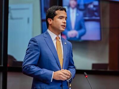 Omar Fernández dice fue ingresado por gastroenteritis bacteriana