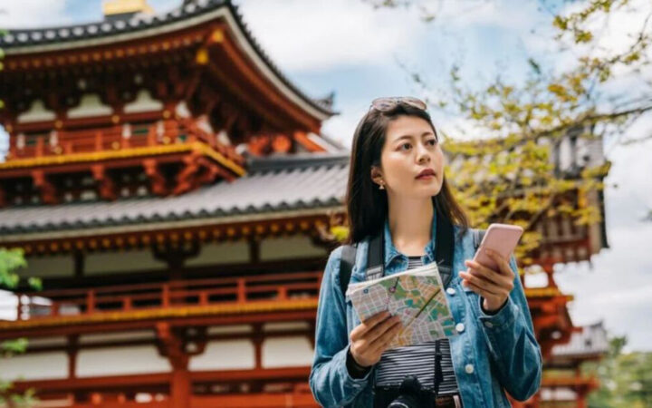 Para evitar complicaciones, mejor tener una eSIM preparada al aterrizar en destino: esta tiene un 10% de descuento si viajas a Asia