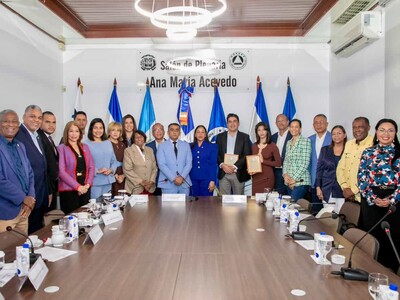 Parlacen entrega premios a escritores nacionales