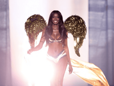 Paso de Andreína Martínez por el Victoria’s Secret Fashion Show 2026