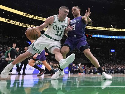 Payton Pritchard encesta 30 puntos y guía a los Celtics