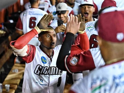 Peralta controló a las Águilas y Gigantes ganan en apertura 4-1