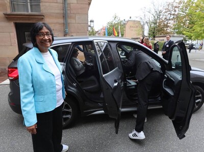 Pillay dedica su Nobel de la Paz a los supervivientes de crímenes