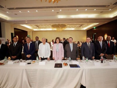 Raquel Peña participa en conferencia sobre los retos de la economía