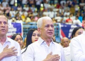 Ricardo de los Santos destaca apoyo a Carolina Mejía