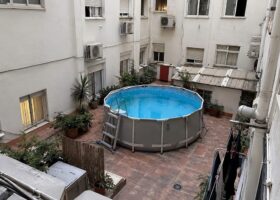 Se sigue buscando al vecino de Salamanca que colocó una piscina de 2 metros cúbicos en el patio de luces de su comunidad de vecinos