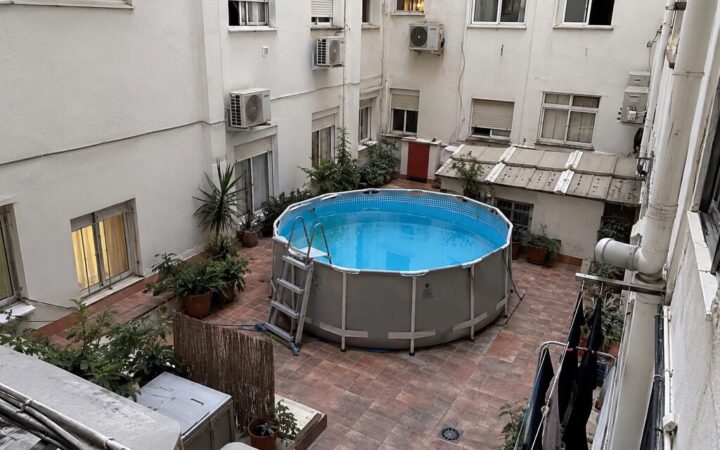 Se sigue buscando al vecino de Salamanca que colocó una piscina de 2 metros cúbicos en el patio de luces de su comunidad de vecinos