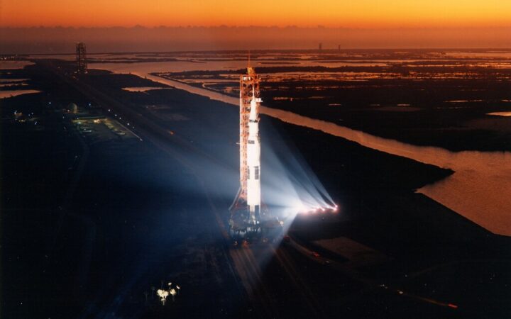 SpaceX desafía décadas de superstición de la NASA y lanza con éxito una misión tripulada con el número 13