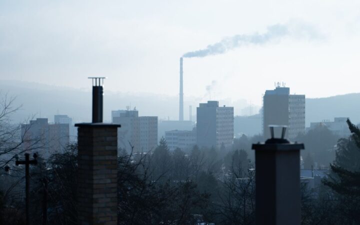 Te duelen los dientes y cada vez tenemos más claro uno de los culpables: la contaminación del aire se infiltra en nuestras encías