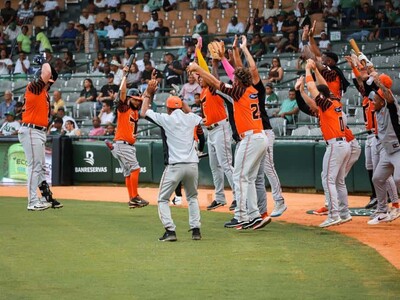Toros derrotan a Estrellas 6-4 apoyados en jonrones y buen pitcheo