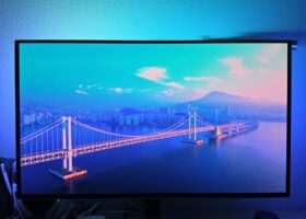 Tras ver lo bien que funciona Ambilight, me lancé a comprar un kit de monitor para jugar. Resulta que es trabajando como más uso le doy