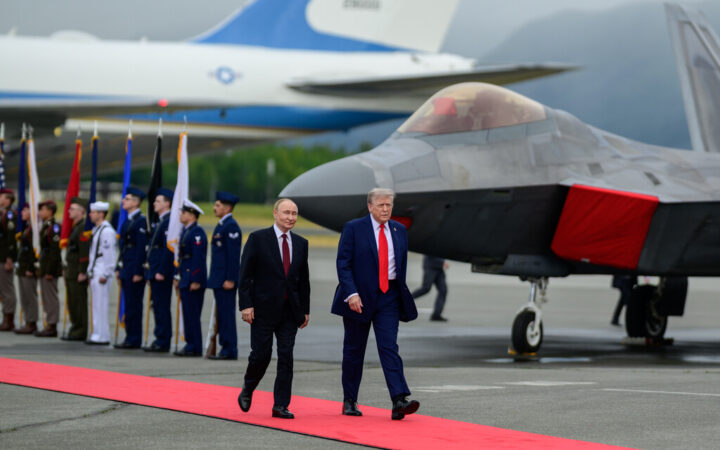 Trump anuncia un acuerdo para que Rusia vuelva a vender diésel mientras Zelenski denuncia un “regalo a Putin”