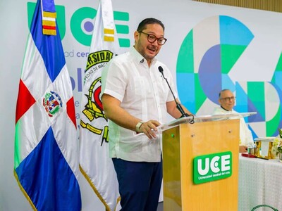 UCE celebra su aniversario destacando logros académicos y sociales