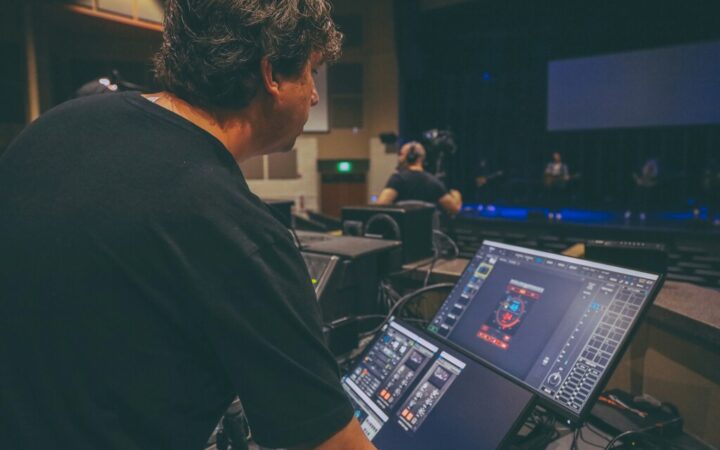 Un patrón emerge en EEUU: el número de empleados en la industria de las artes se está desplomando sospechosamente desde 2022