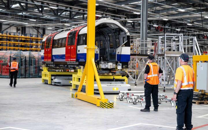 Una de las líneas del metro más antiguo del mundo está a punto de cambiar: Siemens ha enseñado los trenes de nueva generación