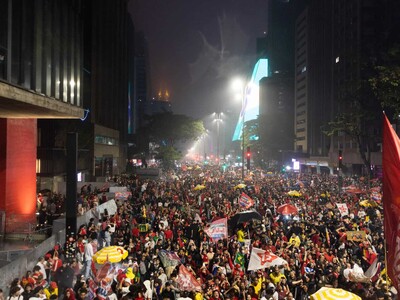 «Victoria histórica»: la izquierda de América celebra reelección LuLa