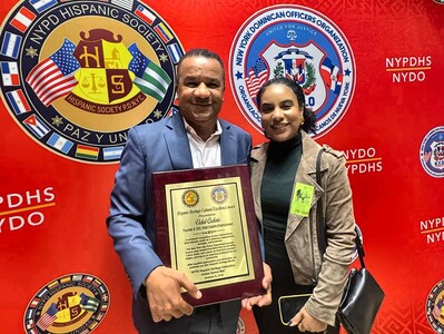 Vidal Cedeño recibe reconocimiento del NYPD por su labor cultural
