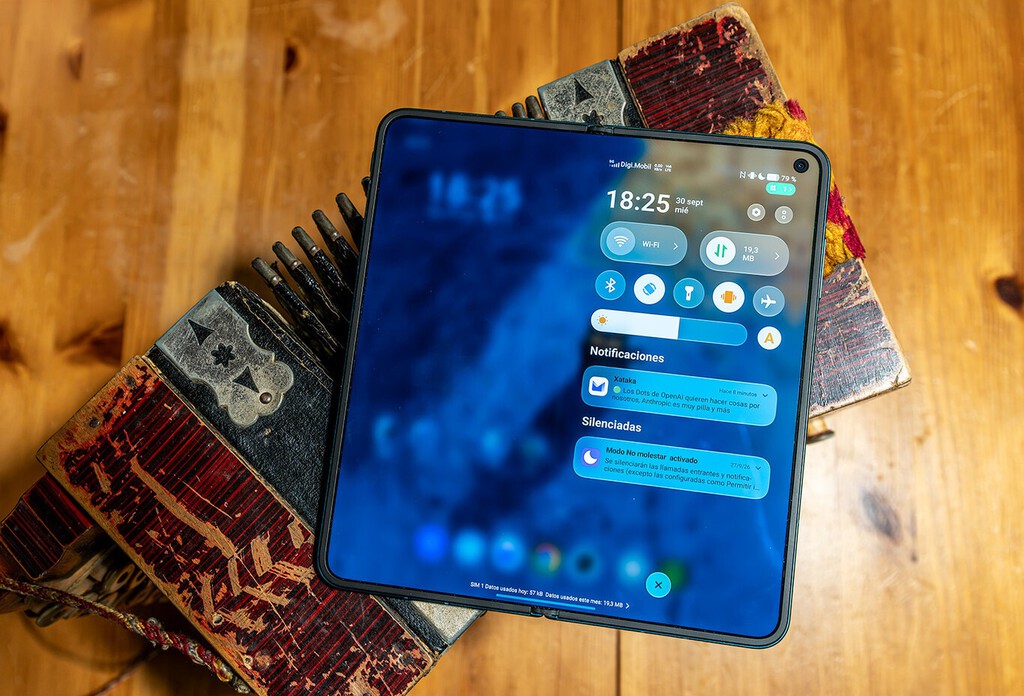 Ya disponible el Vivo X Fold6, un nuevo plegable que no renuncia a tener una batería enorme y un sistema de cámaras sobresalientes