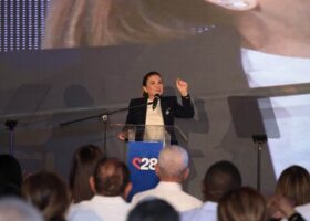 ¿Quiénes apoyan a Carolina Mejía? Los principales respaldos sumados